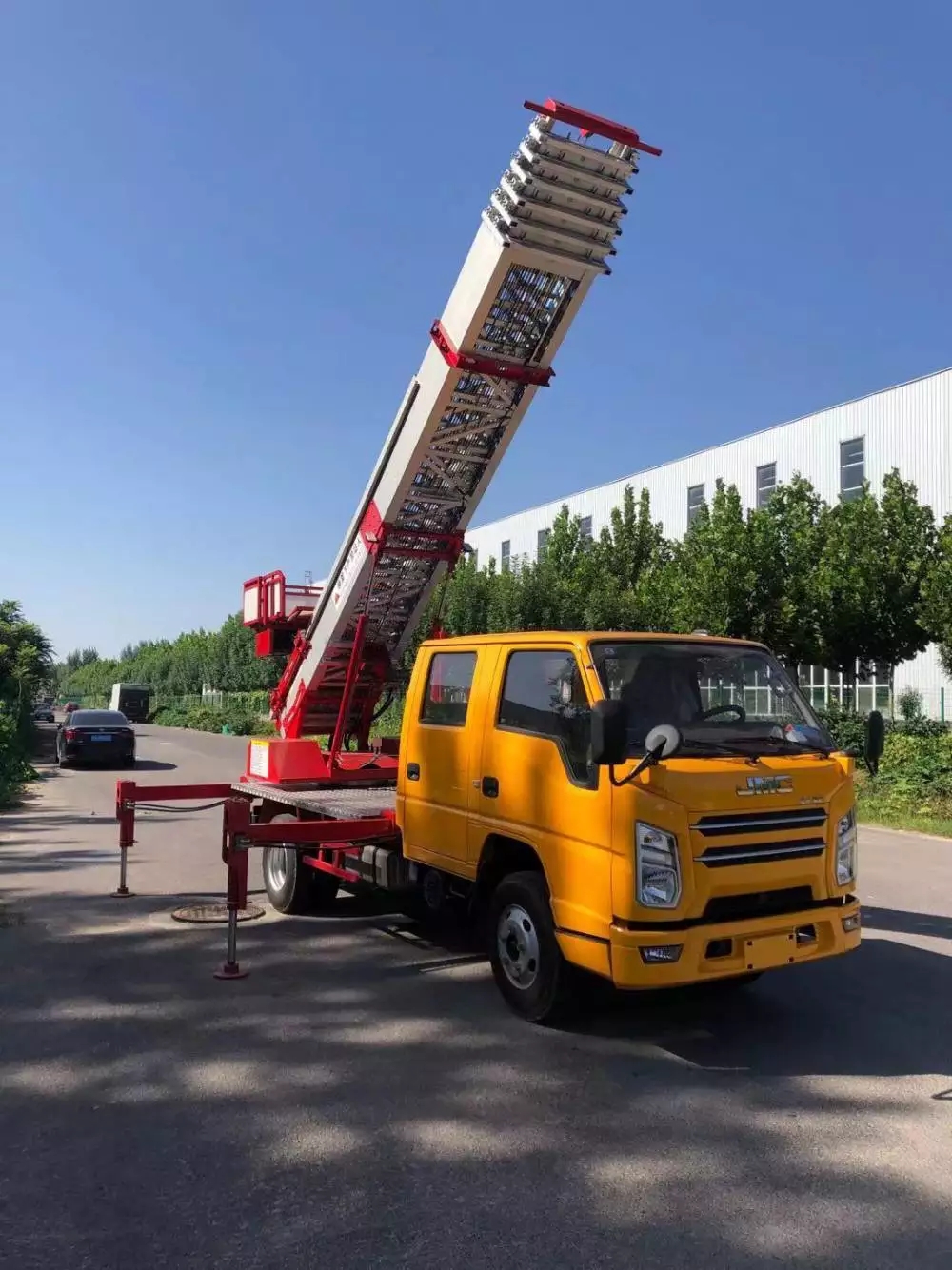 灌云县附近的云梯车出租服务：轻松解决高空作业需求