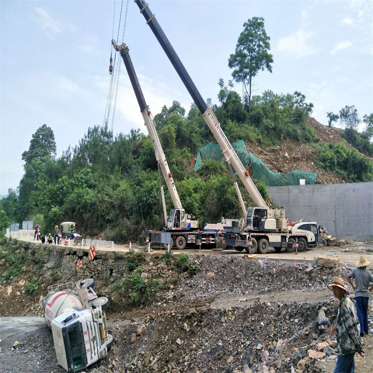 灌云县汽车掉沟里叫吊车救援要多少钱